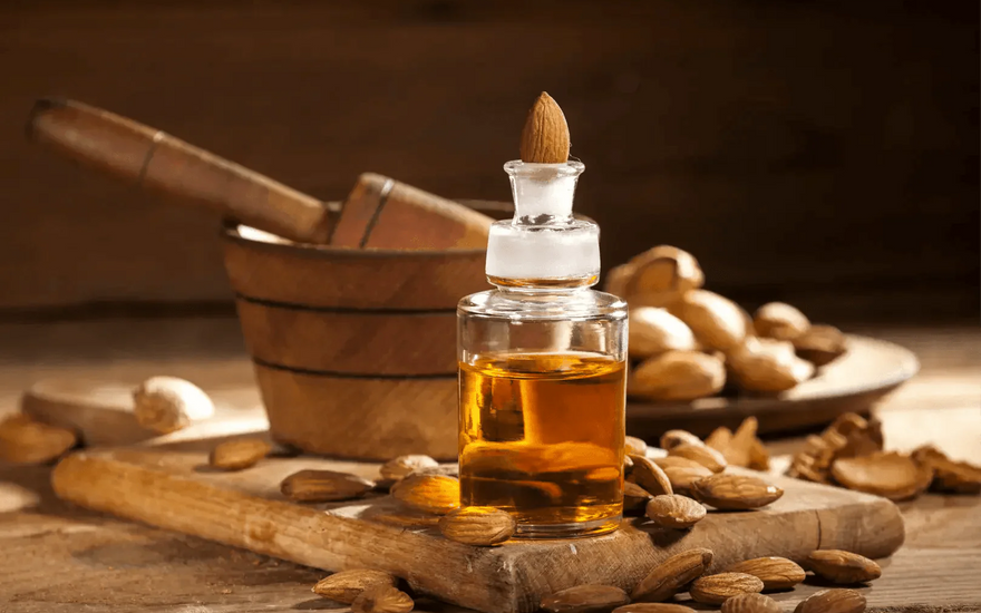 Aceite de Almendra Dulce: Suavidad, calma e hidratación natural | DermaRadiant - DermaRadiant